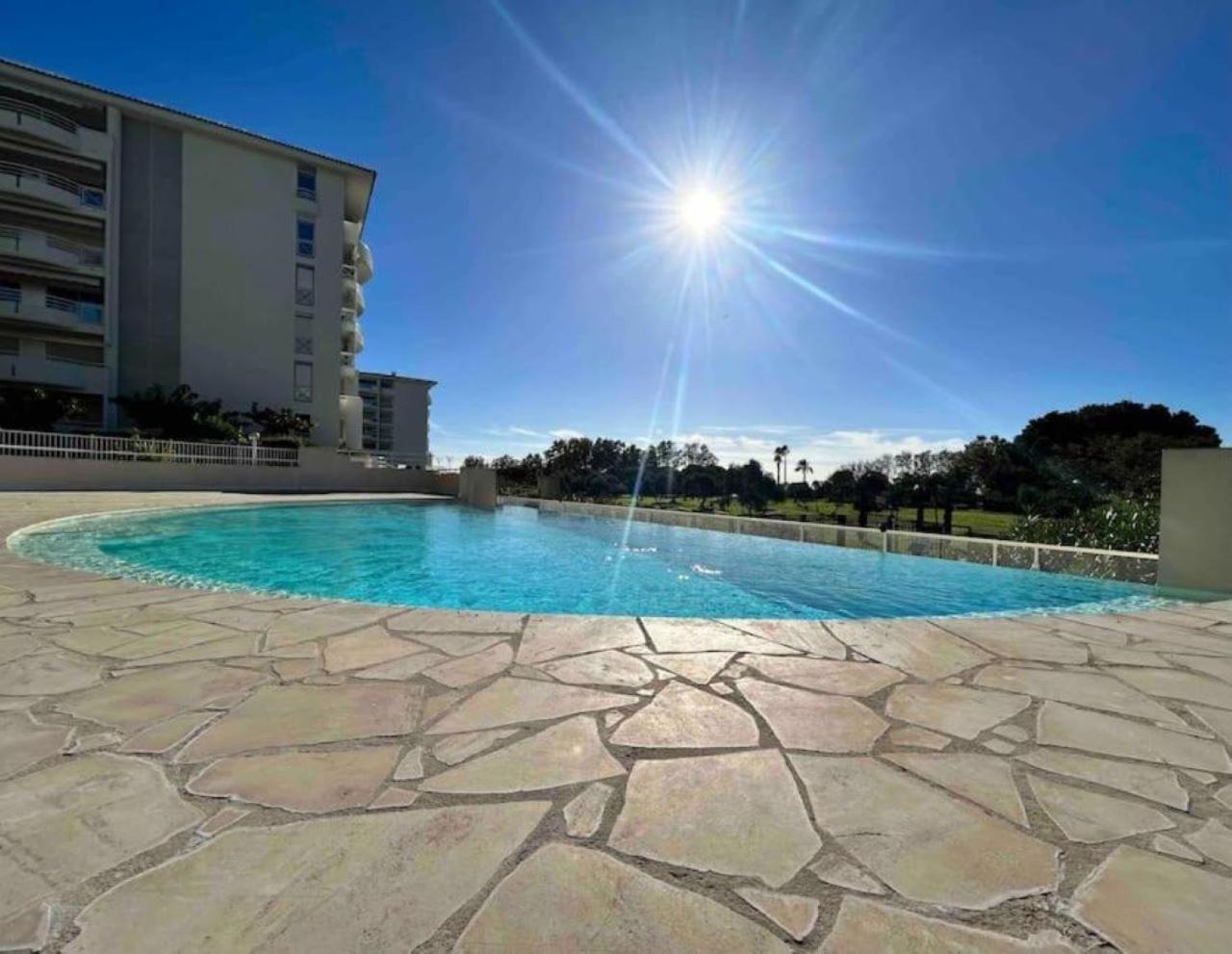 Il Gioiello : Apt 2 Pers, Clim, Piscine, Parking 昂蒂布 外观 照片
